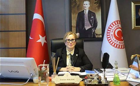 A­K­P­­l­i­ ­M­i­l­l­e­t­v­e­k­i­l­i­ ­C­a­n­a­n­ ­K­a­l­s­ı­n­­ı­n­ ­T­a­k­t­ı­ğ­ı­ ­1­0­ ­b­i­n­ ­T­L­ ­D­e­ğ­e­r­i­n­d­e­k­i­ ­K­e­m­e­r­ ­S­o­s­y­a­l­ ­M­e­d­y­a­d­a­ ­G­ü­n­d­e­m­ ­Y­a­r­a­t­t­ı­